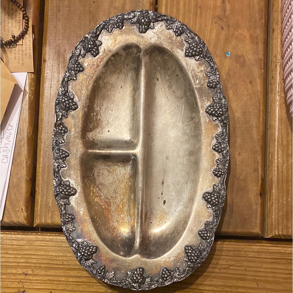 Vintage Silver plate 7.5” x 12” Oval Serving Tray w Grape Design Benedict 1821